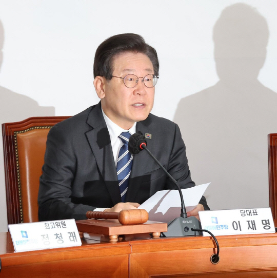 더불어민주당 이재명 대표가 31일 국회 당 사무실에서 최고위원회의를 하고 있다. [연합뉴스]